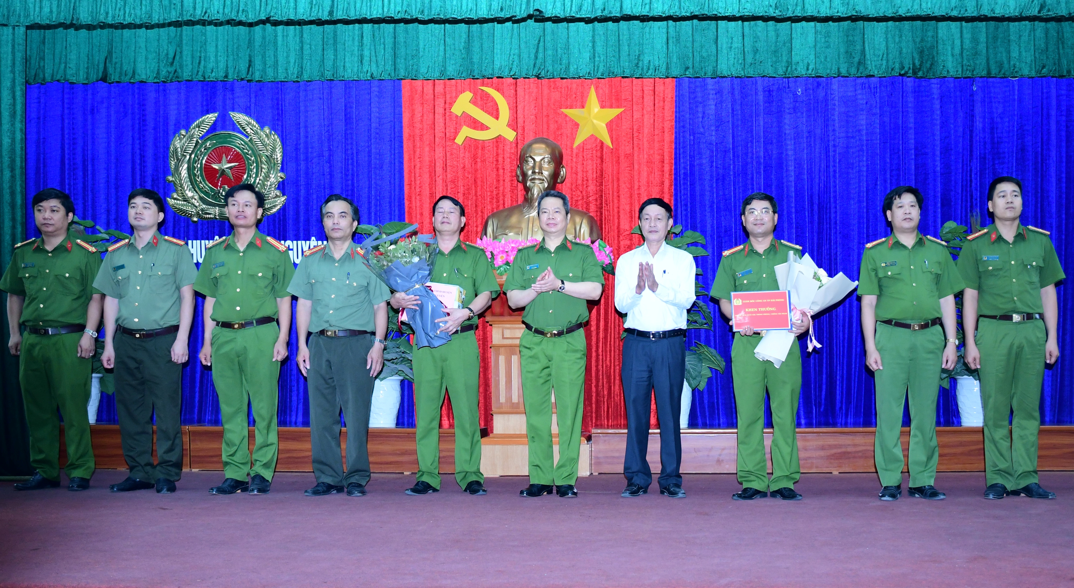 Khen thưởng Công an huyện Thủy Nguyên phá chuyên án, bắt đối tượng chuyên trộm phá két sắt